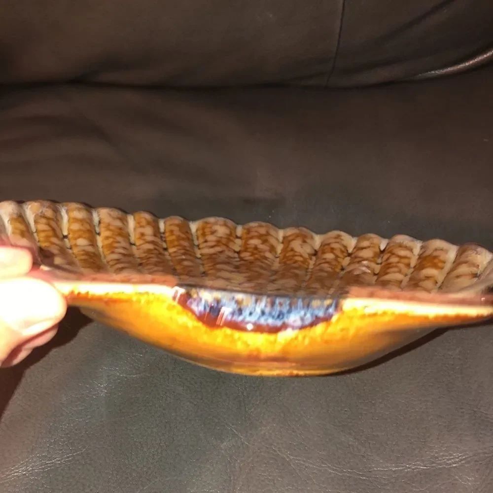 Handmade Stoneware Shell Shaped Dish - Picture 5 of 6